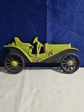 Midwest Decorative Cast Oron Lime Green Vintage Car Wall Accent